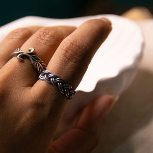 925 Silver Roman Braid Ring Crafted from 925 sterling silver, this elegant braid ring reflects the Roman influence on Egyptian artistry — a timeless piece symbolizing strength, unity, and heritage.