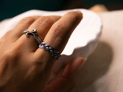 925 Silver Roman Braid Ring Crafted from 925 sterling silver, this elegant braid ring reflects the Roman influence on Egyptian artistry — a timeless piece symbolizing strength, unity, and heritage.