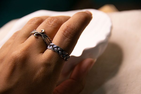 925 Silver Roman Braid Ring Crafted from 925 sterling silver, this elegant braid ring reflects the Roman influence on Egyptian artistry — a timeless piece symbolizing strength, unity, and heritage.